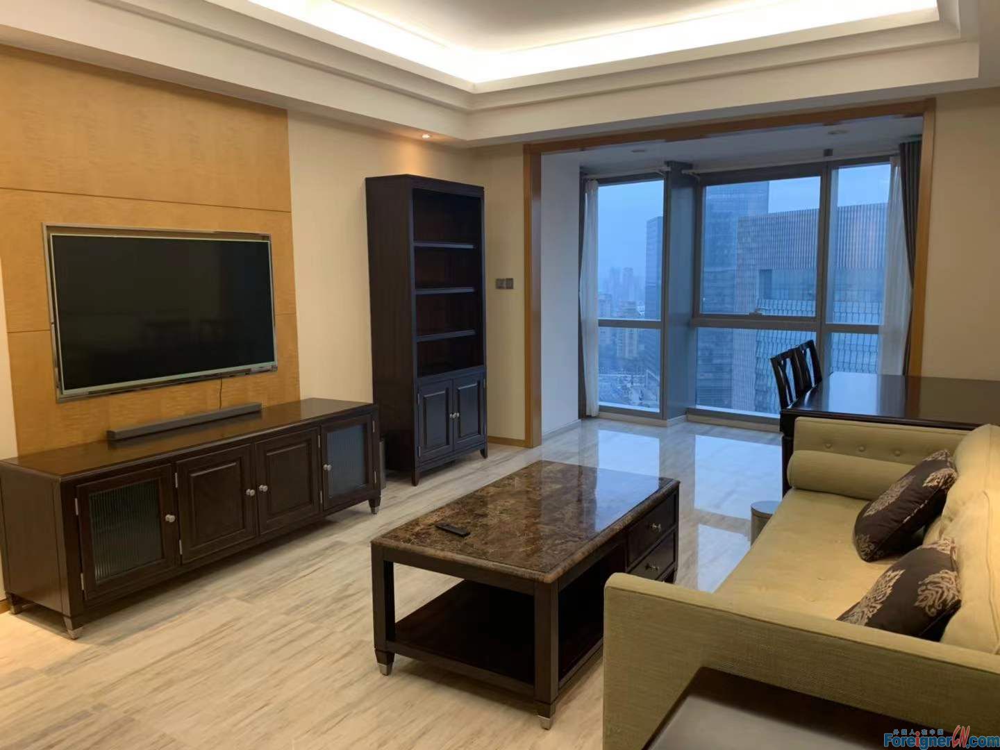 Wow-wow! Hengyu Plaza well-Located near Suzhou center -Convenient life- New furniture,French windows with city-view