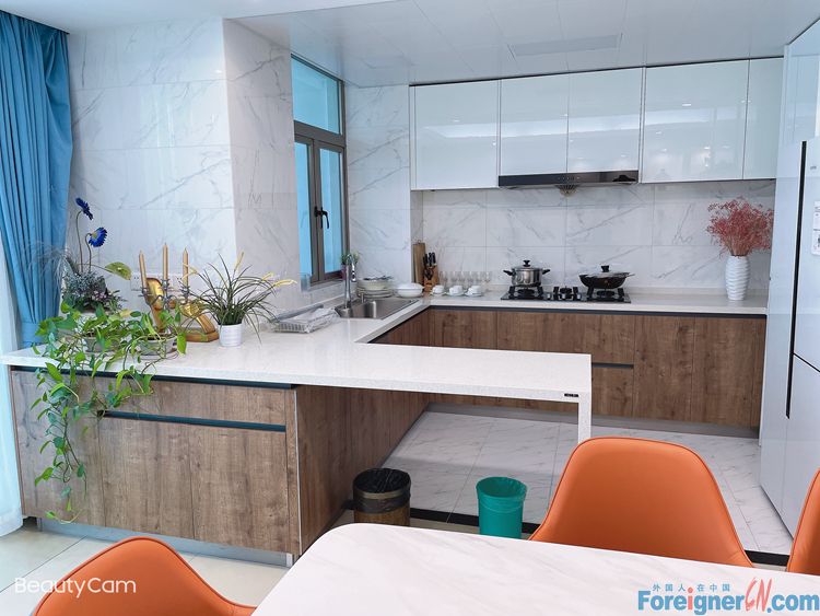 Wow！! Serviced Apartment in Suzhou to Rent /Suzhou Center/3 rooms and 2 bathrooms/Subway Station nearly