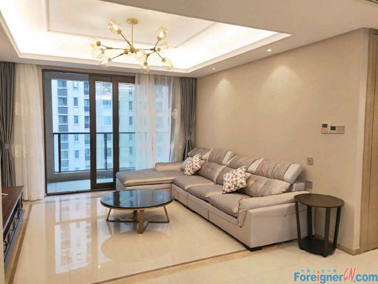 Wow!！！Find House in East of Jinji Lake /For Expats to rent in Suzhou/4 bedrooms and 2 bathrooms/ modern and large kitchen
