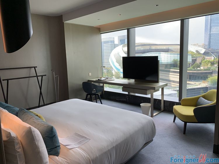 Luxurious ！！Nice Flats in Suzhou W Hotel to Rent /1 bedroom and 2 bathroom/Nearby Jinji Lake view/Swimming pool/Suzhou Center 