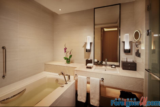 Luxury! ! ! Hilton Hotel in Suzhou/Serviced Apartments in SIP Suzhou/1 bedroom and 1bathroom / Swimming pool indoor /Subway Station 