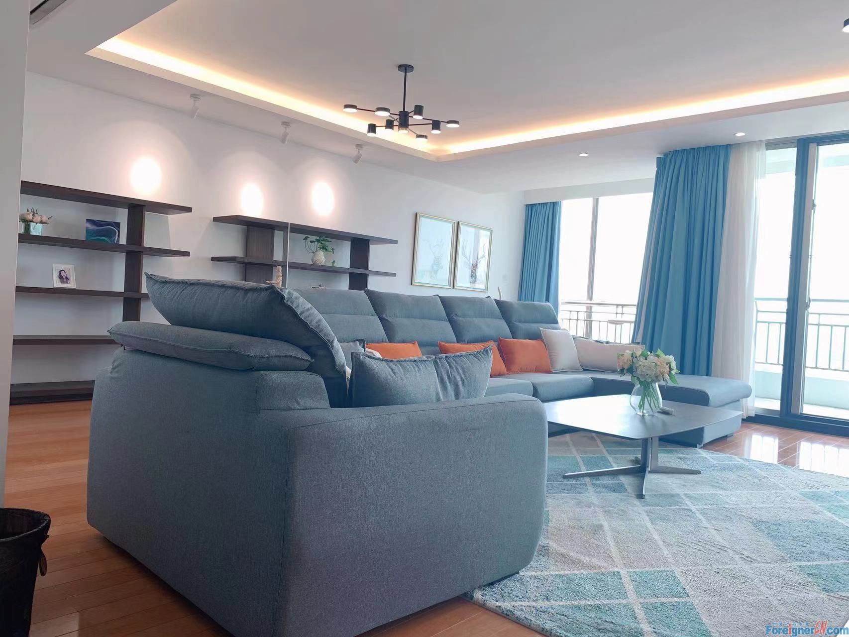 Excellent！!! A house to rent in Suzhou/ 3 bedrooms and 2 bathrooms/Modern style /Big balcony /a lot of light/Subway station nearby/Camel Bar 
