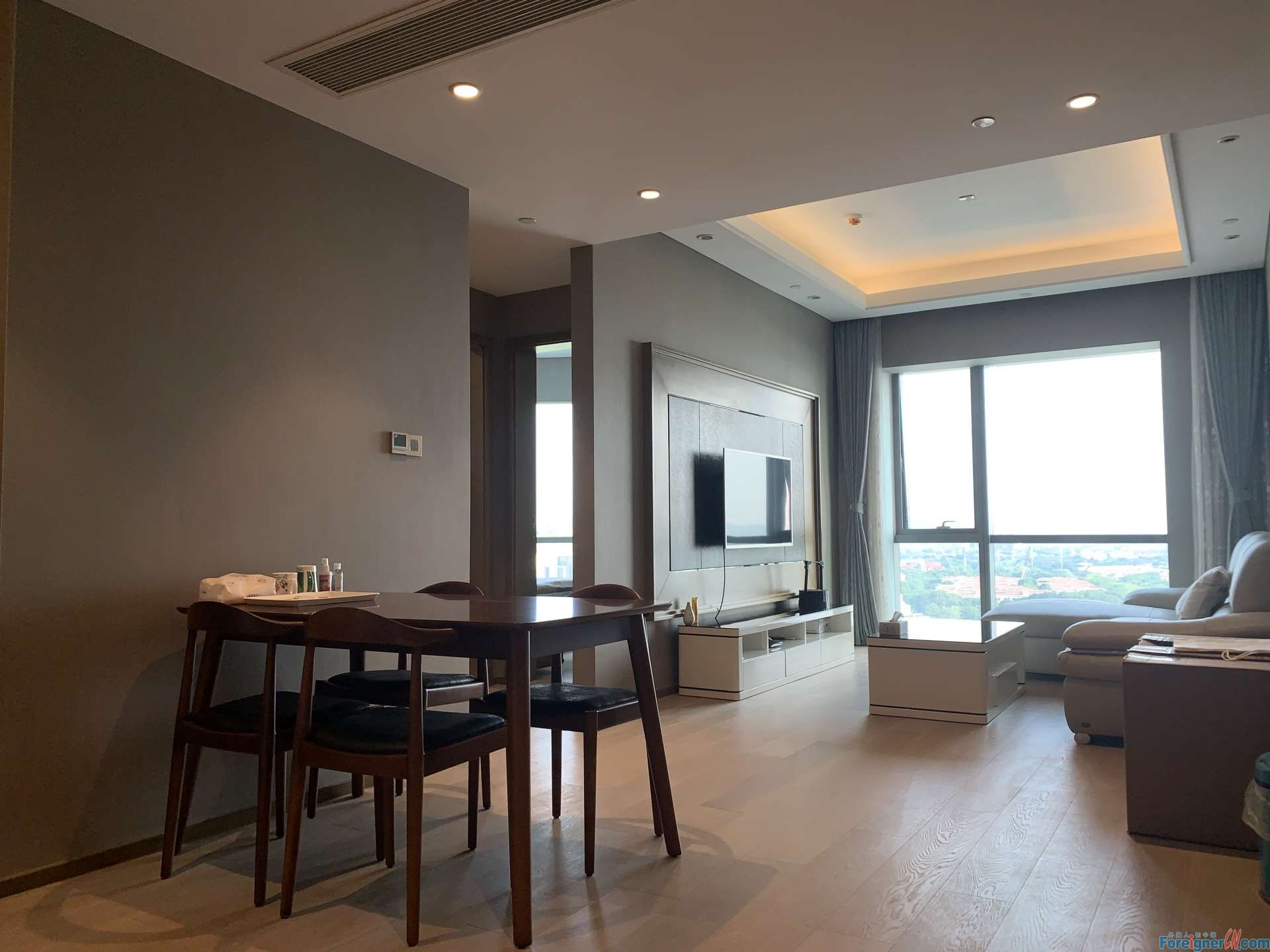 Fantastic!! ! Apartment rent for expats /Times square /2 bedrooms and 1 bathroom/modern design/central AC/Jinji lake 