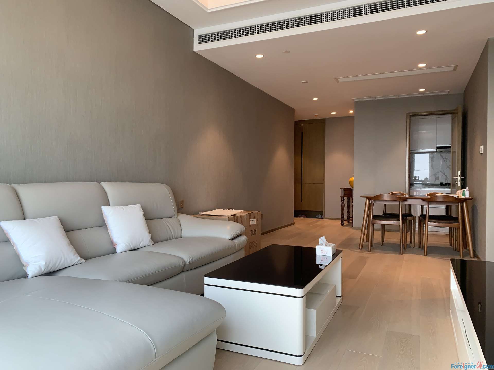 Fantastic!! ! Apartment rent for expats /Times square /2 bedrooms and 1 bathroom/modern design/central AC/Jinji lake 