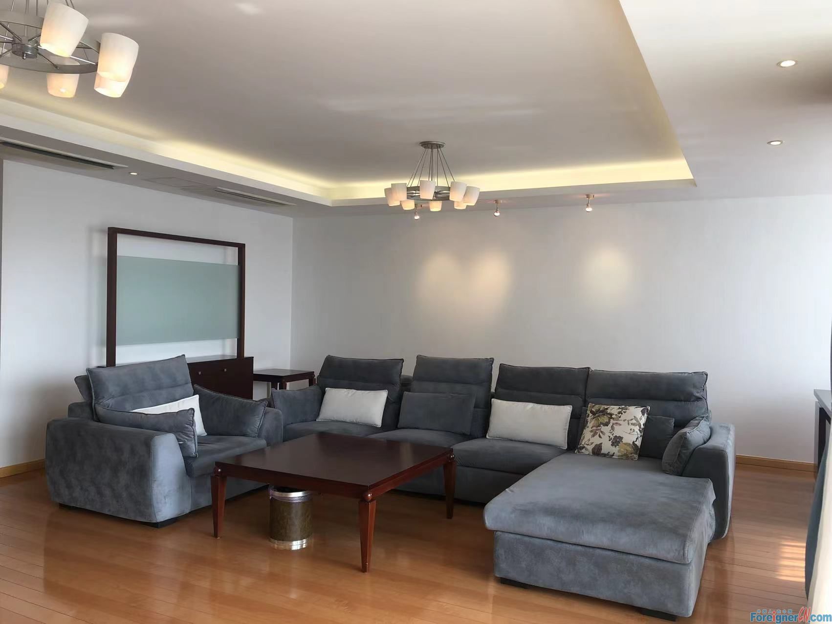 Gorgeous！！！ Bailing Mansion apartment rent in Suzhou/3 bedrooms and 2 bathrooms/big open kitchen/bathtub/ Xinghai Square /Suzhou Center Shopping Mall
