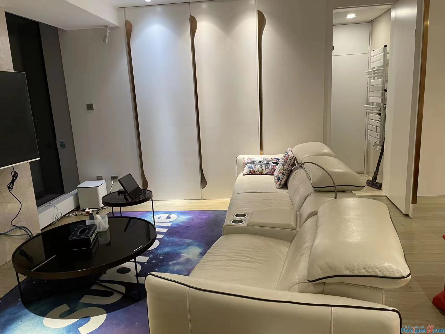 Terrific!!! nice house rent in Suzhou /Modern style/open view /2 bedrooms and 1 bathroom/ Xinghai Square/Suzhou Center Shopping Center/Camel bar
