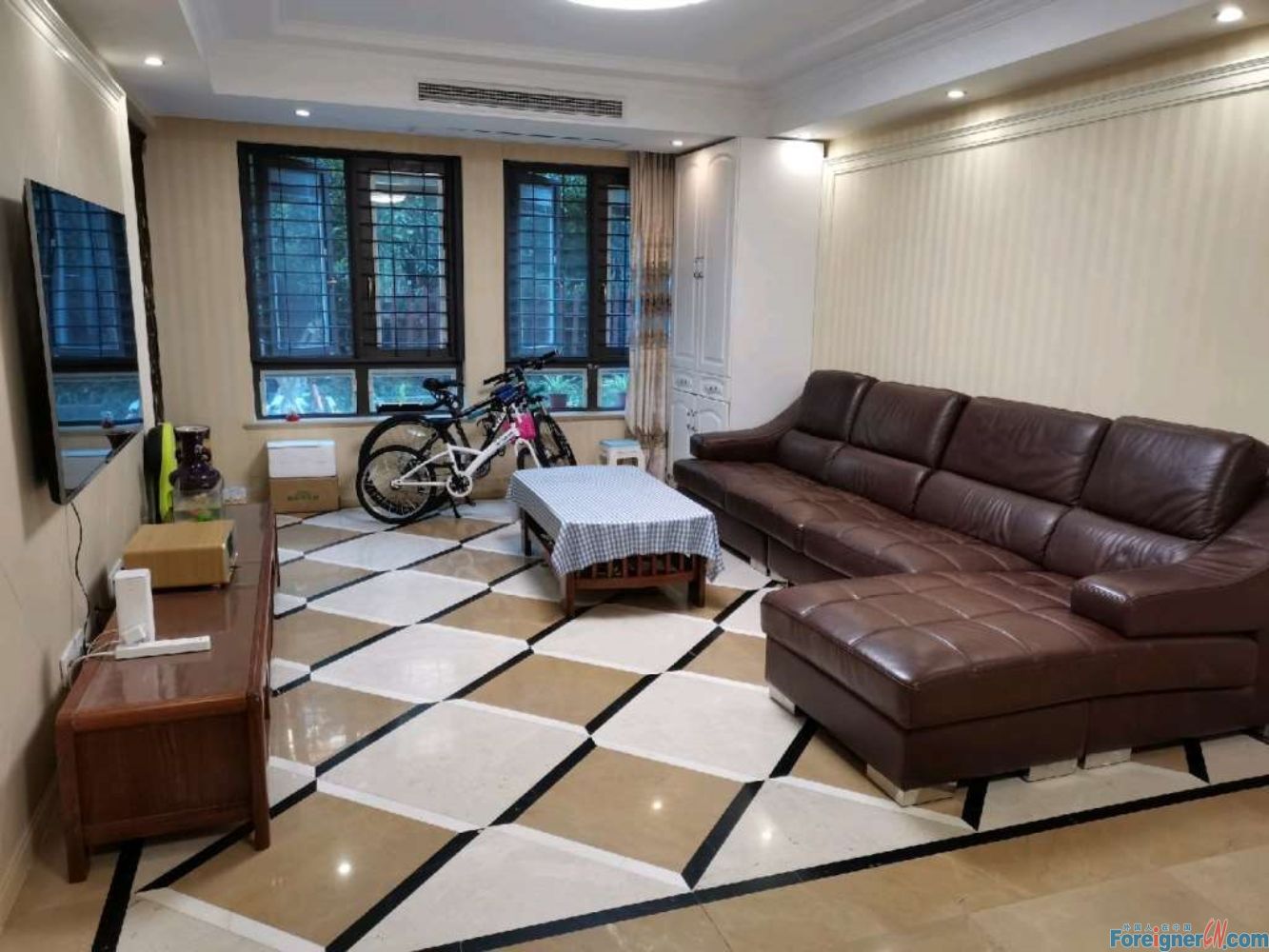 Wow! ! ! Garden apartment to rent / 4 bedrooms and 2 bathrooms/close to international schools and AEON shopping mall/close to Baitang Park/Suzhou /SIP