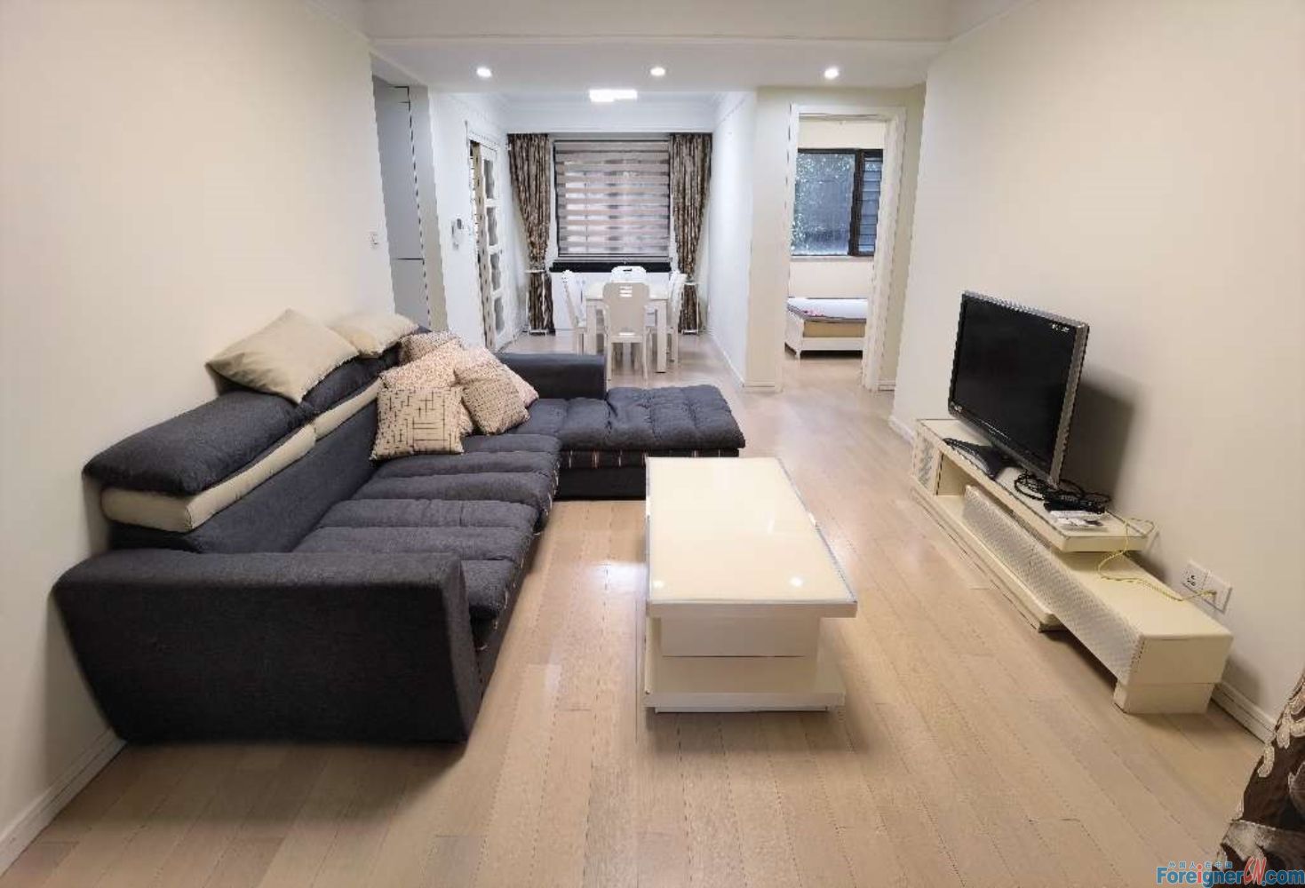 Terrific !!Haiyue Garden apartment rent in Suzhou /2 bedrooms and 1 bathroom/first-floor flat with balcony/Baitang garden /Nearby Suzhou olympic center 