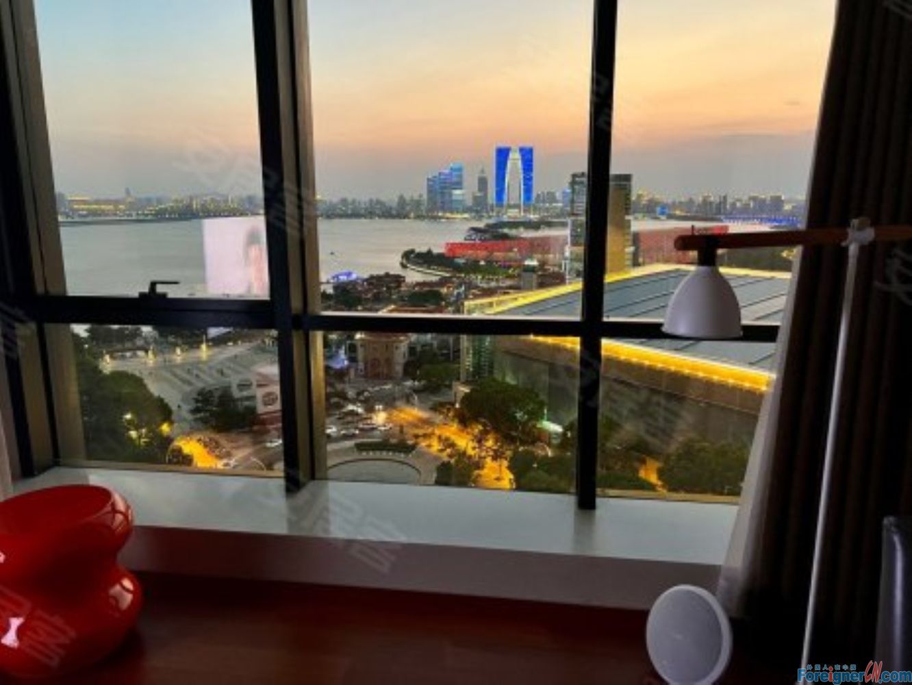 Luxurious!!! Great Apartment in Suzhou/  3 bedroom and 2 bathroom/furniture and well-kept, floor heating,nice kitchen/  Yuan Rong Shopping Center /Jinji lake view / Subway station 