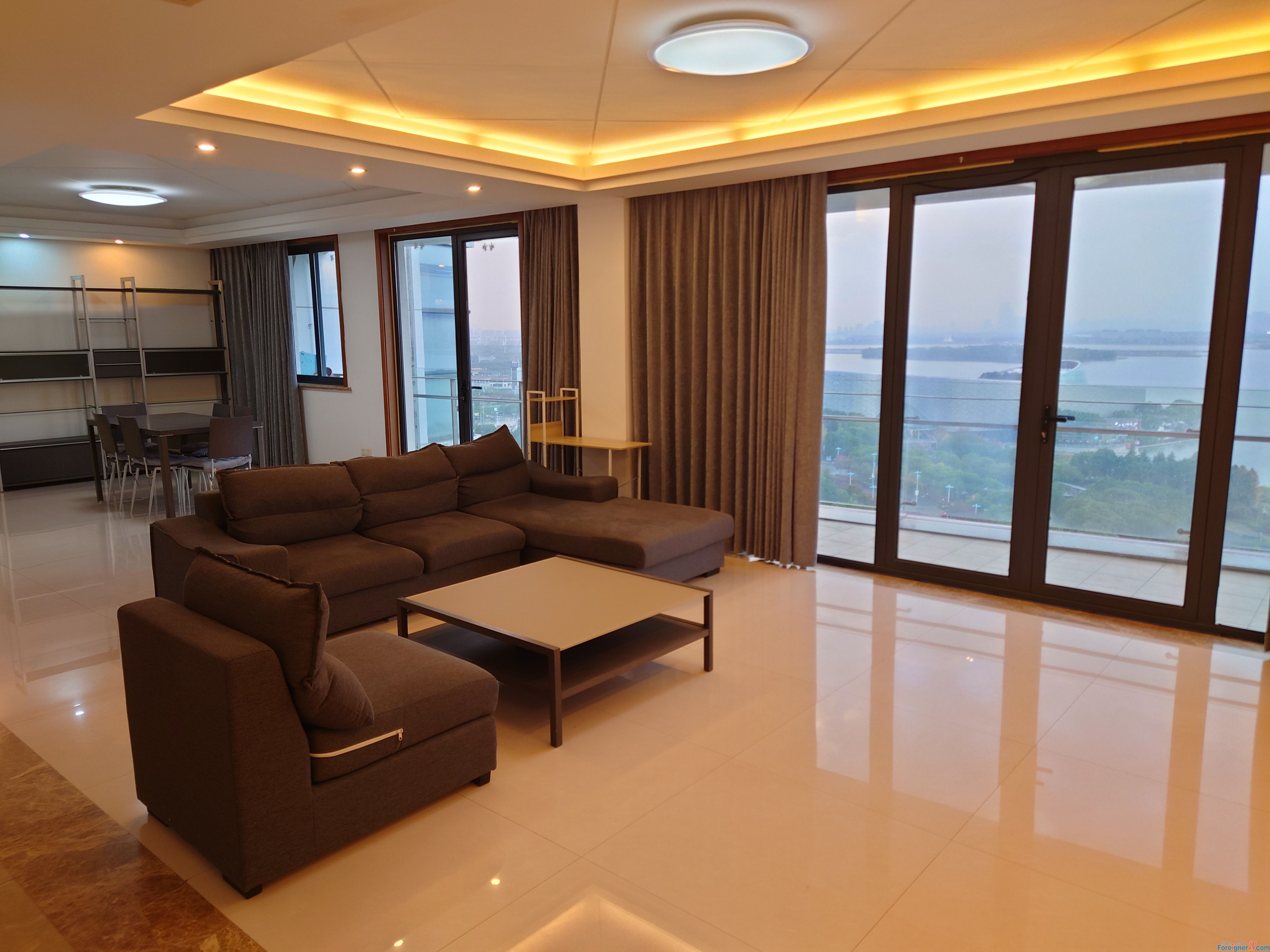 Amazing !!! Bayside Garden apartment /big open balcony/4 bedrooms and 3 bathrooms/central AC,bathtub/ Jinji lake view/Suzhou Culture & Expo Shopping Center 