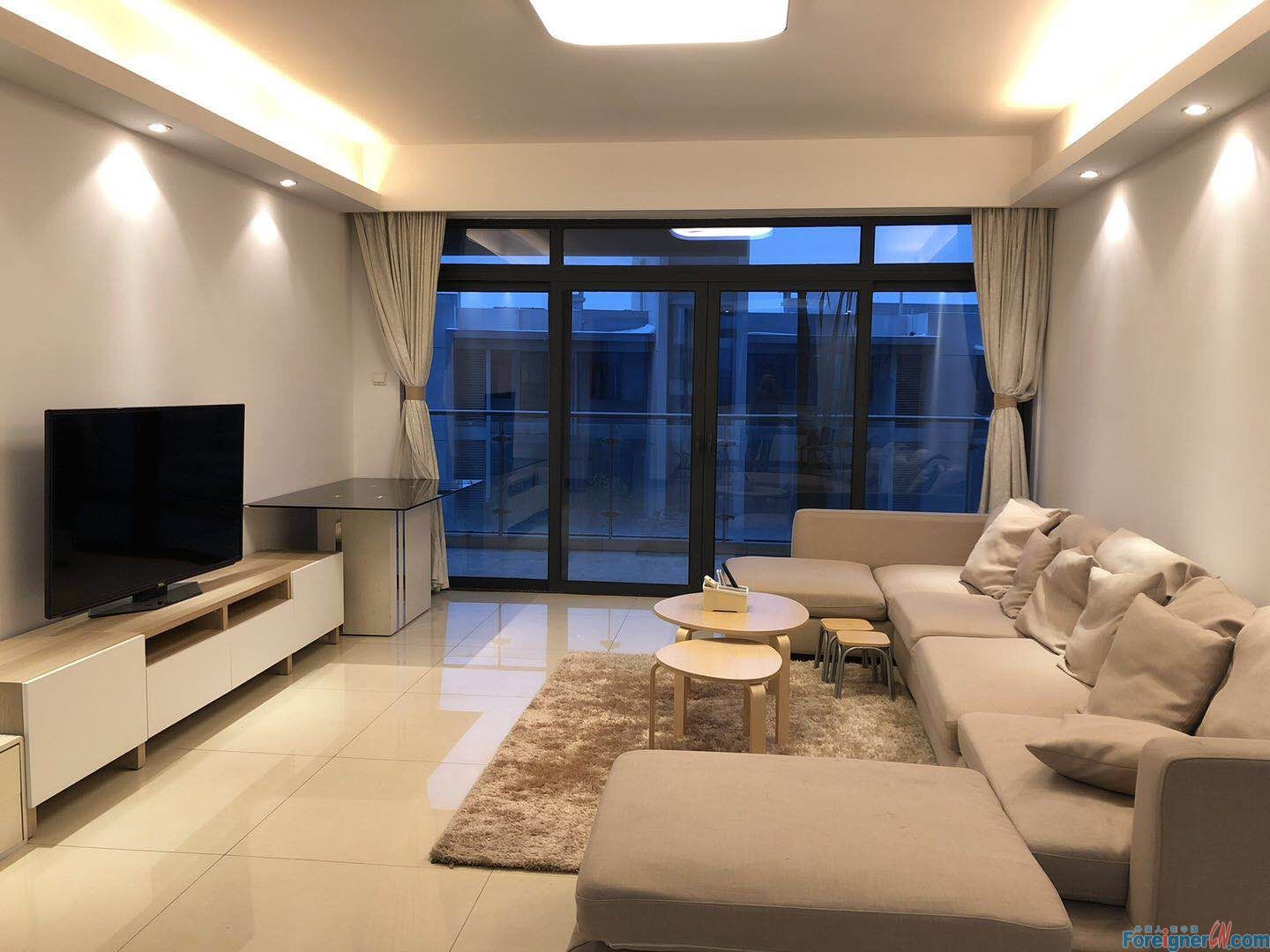 Wow !! Baitang apartment to rent in SIP/ 4rooms and 2 baths/spacious/open balcony/with bathtub/close to Baitang Park; shopping mall AEON and subway line1