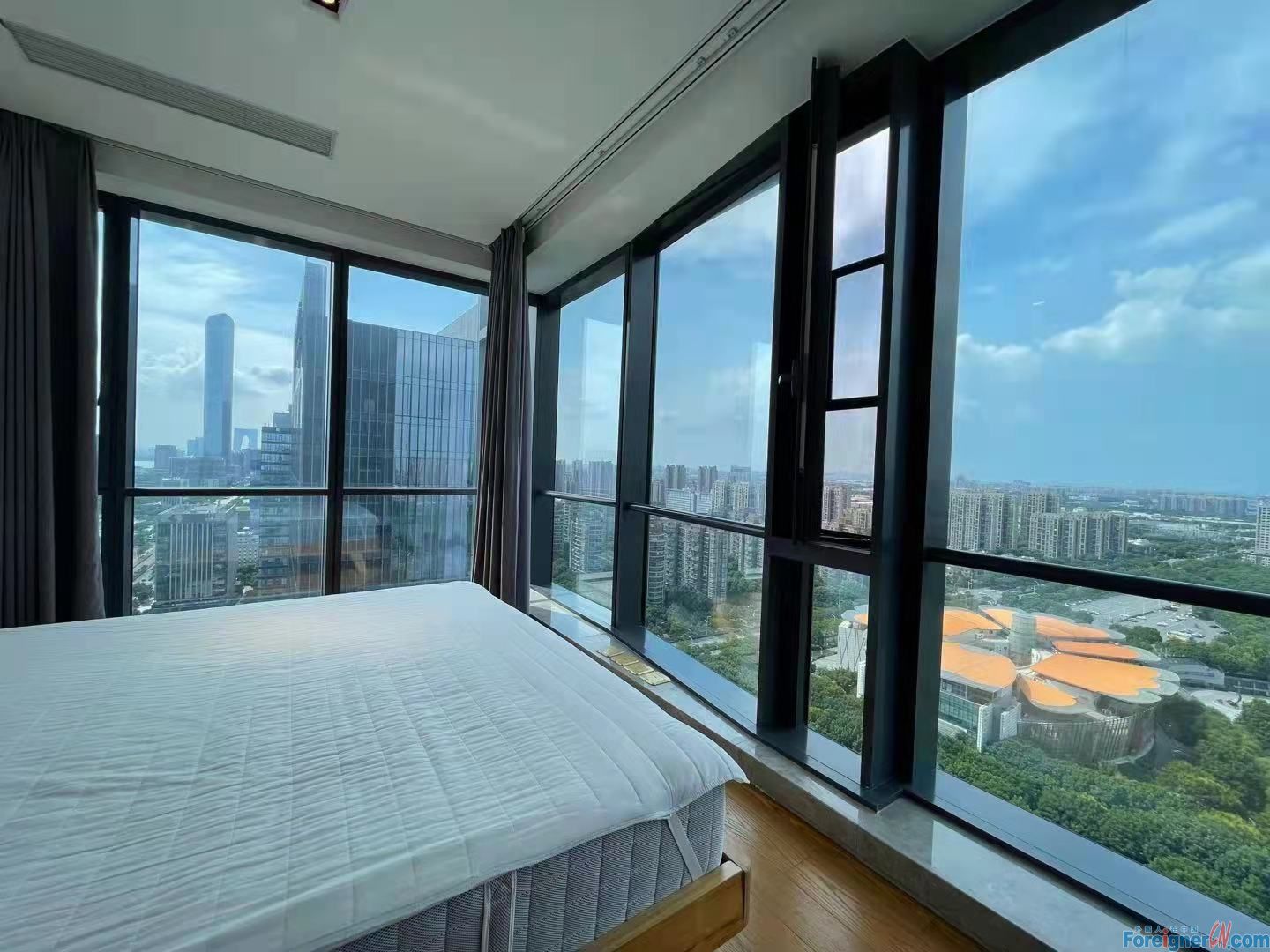 Fabulous！！Skyline Apartment in SIP/ 2 bedrooms and 1 bath/High Floor to enjoy Baitang Park Scenery/the gate of the Orient /The bright rooms with French Windows