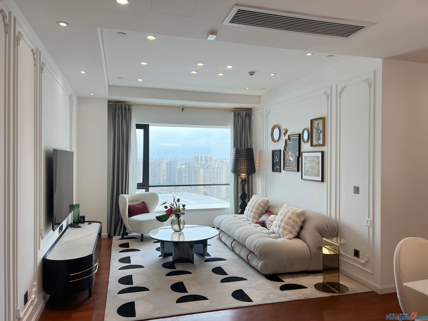 Wonderful !! Eslite Residence apartment to rent in SIP/ Floor heating and central AC/lots of light room/Nearby Jinji Lake and Moon habor,Time Square,Subway line 1