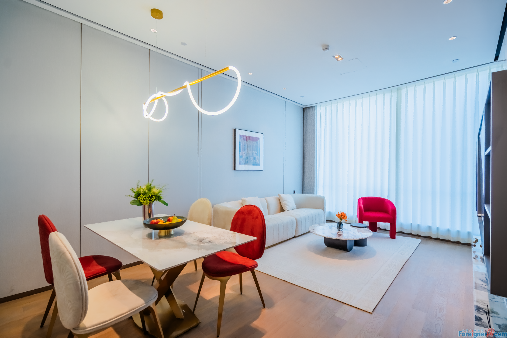 Fabulous！！！IFS apartment，3rooms，2baths，202sqm，well-located, lake view, cozy, warm,quiet， Lots of light, New furniture/ reasonable price 
