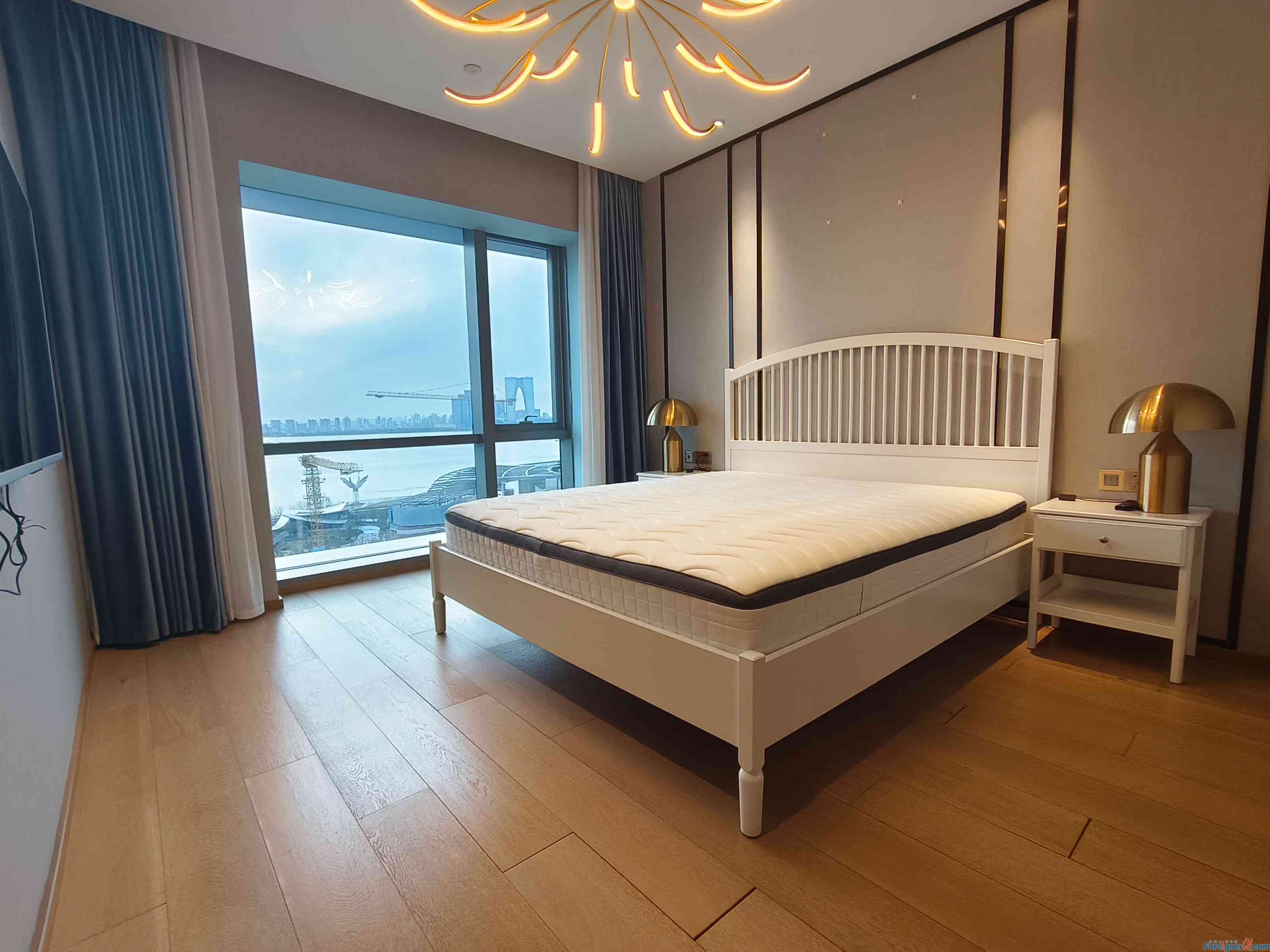 Great!!!HLCC,apartment,3rooms,2bath,143sqm,clean, well-kept, spacious, large kitchen, modern