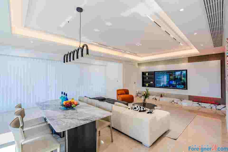Gorgeous!!！LAKE MANSION，4rooms，3baths，186sqm，clean, well-kept, spacious, large kitchen, modern, bright, luxurious 
