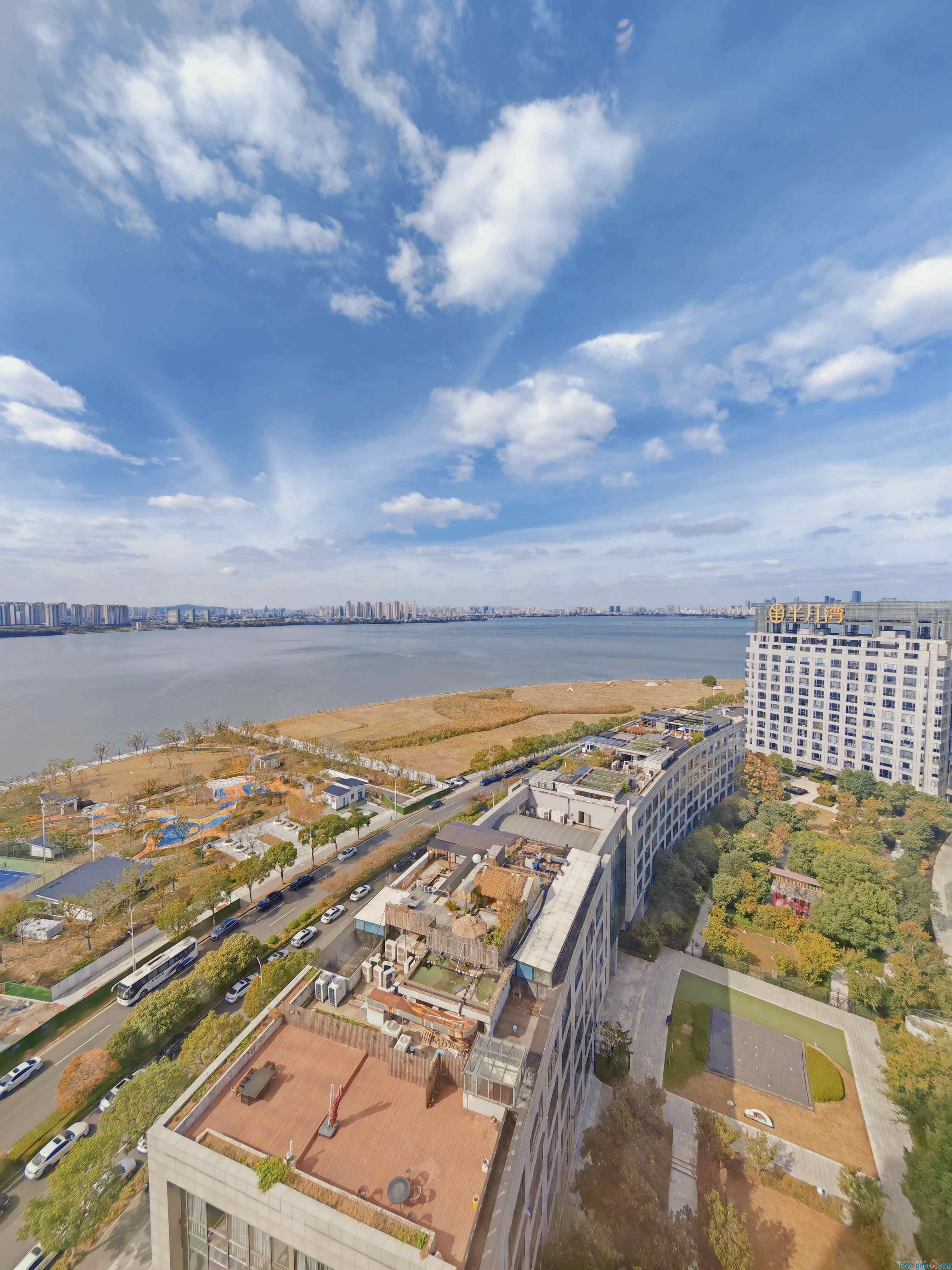 WOW!!!SUZHOU OAKWOOD APARTMENT，1room，1bath，88sqm， clean, well-kept, spacious, large kitchen, modern 