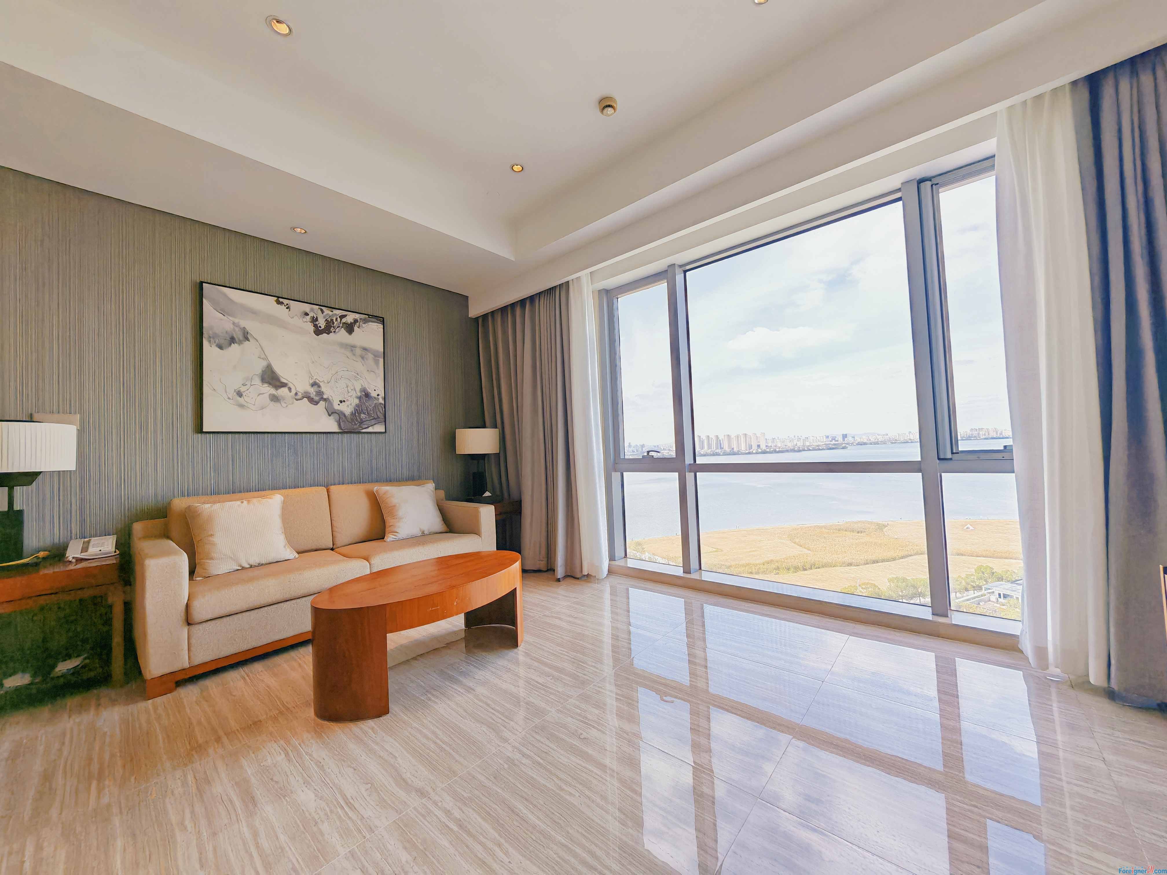 WOW!!!SUZHOU OAKWOOD APARTMENT，1room，1bath，88sqm， clean, well-kept, spacious, large kitchen, modern