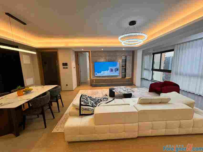 Gorgeous！RIVER FRONT MANSION,3room,2bath,143sqm,clean, well-kept, spacious, large kitchen, modern