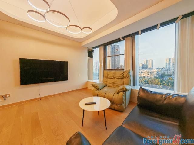 Fantastic！！！ G Plaza，2rooms ,2 baths,165sqm ，clean, well-kept, spacious, large kitchen, modern