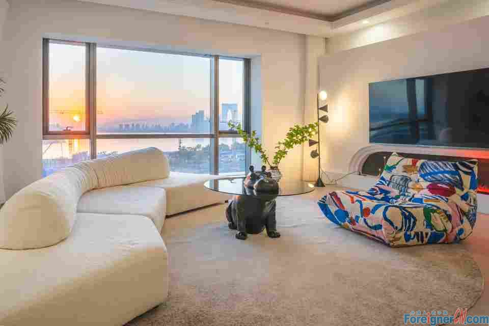 Fantastic! Luxurious HLCC Apartment Rent in SIP,Suzhou/ 2 bedrooms and 2 bathrooms/Newly renovated & Modern design/Close to Times Square,Subway station