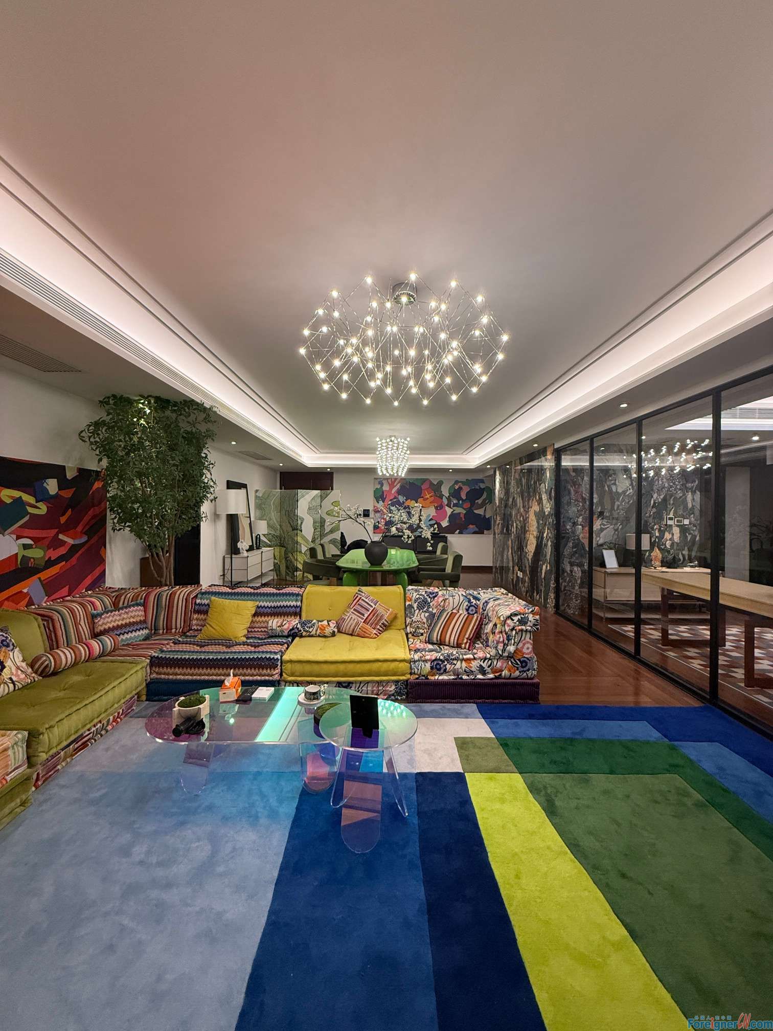  Luxurious！！！The Paragon apartment for rent in shanghai ，4rooms，3baths，263sqm，clean, well-kept, spacious, large kitchen, modern, bright, luxurious, well-located