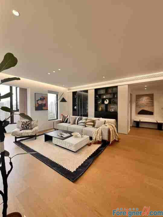 Excellent!!!Shanghai Gubei international plaza house for rent,4rooms,3baths,233sqm,large kitchen, modern, bright, luxurious, well-located, lake view, cozy, warm,quiet