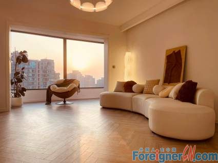 High-End！Shanghai Gubei international plaza house for rent//High Floor/ central AC,lots of light room/3rooms,2baths,175sqm,large kitchen, modern, bright, luxurious, well-located, lake view, cozy, warm,quiet