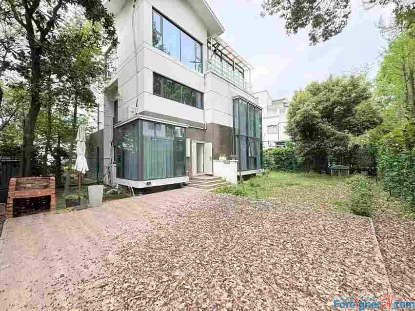 Amazing Villa！！ Beautiful villa with a private garden near Jinji Lake /in Suzhou / apartment for expats /Big rooms/5room /3 bath/Big Garden/Floor heating/modern /Central AC/buit-in oven /Beautiful Environment/Sam