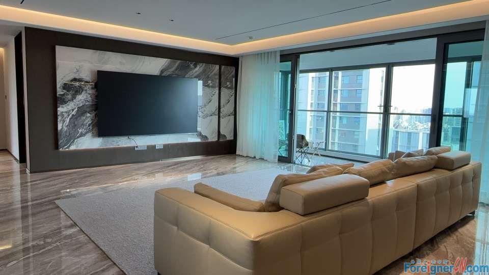 Fabulous !!Apartments to rent jinji lake suzhou/Property rent in Suzhou 4rooms/2 baths/ located in West of jinji lake/Nice balcony open view/dryer/Modern design/Central AC/fully furnished/Floor heating/cloes to Suzhou Center shopping mall/bars/activities 