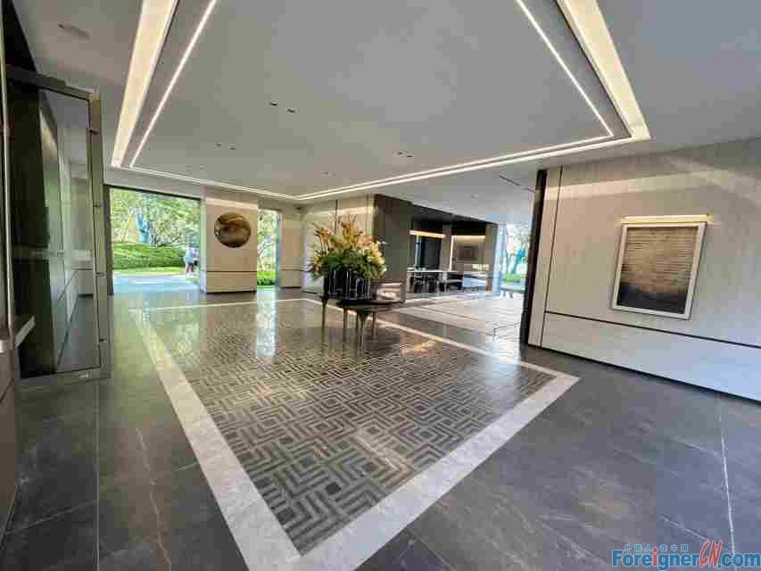 new compound !!Living in suzhou/Property rent in Suzhou 4rooms/3 baths/ /Nice balcony open view/dryer/Modern /New/Central AC/fully furnished/Floor heating/Close to OCAC,SSIS,Dulwich schools within 5km