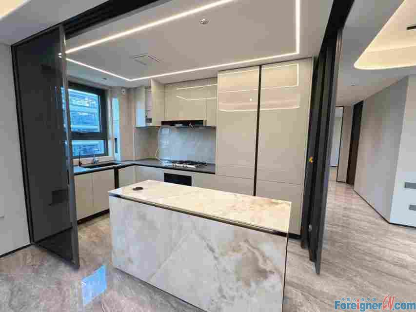 new compound !!Living in suzhou/Property rent in Suzhou 4rooms/3 baths/ /Nice balcony open view/dryer/Modern /New/Central AC/fully furnished/Floor heating/Close to OCAC,SSIS,Dulwich schools within 5km