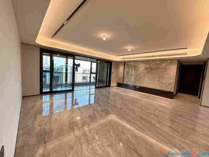 new compound !!Living in suzhou/Property rent in Suzhou 4rooms/3 baths/ /Nice balcony open view/dryer/Modern /New/Central AC/fully furnished/Floor heating/Close to OCAC,SSIS,Dulwich schools within 5km