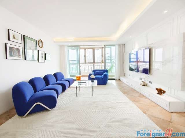 Light luxury apartment rent  in Suzhou!!  Where to live in Suzhou/Property rent in Suzhou/4rooms/Modern/Floor heating and central AC/fully furnished/CBD of West Jinji lake/Free cleaning twice a week; free utilities，free breakfast/Suzhou Center Shopping 