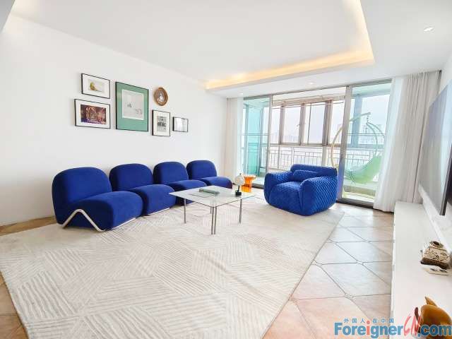 Light luxury apartment rent  in Suzhou!!  Where to live in Suzhou/Property rent in Suzhou/4rooms/Modern/Floor heating and central AC/fully furnished/CBD of West Jinji lake/Free cleaning twice a week; free utilities，free breakfast/Suzhou Center Shopping 