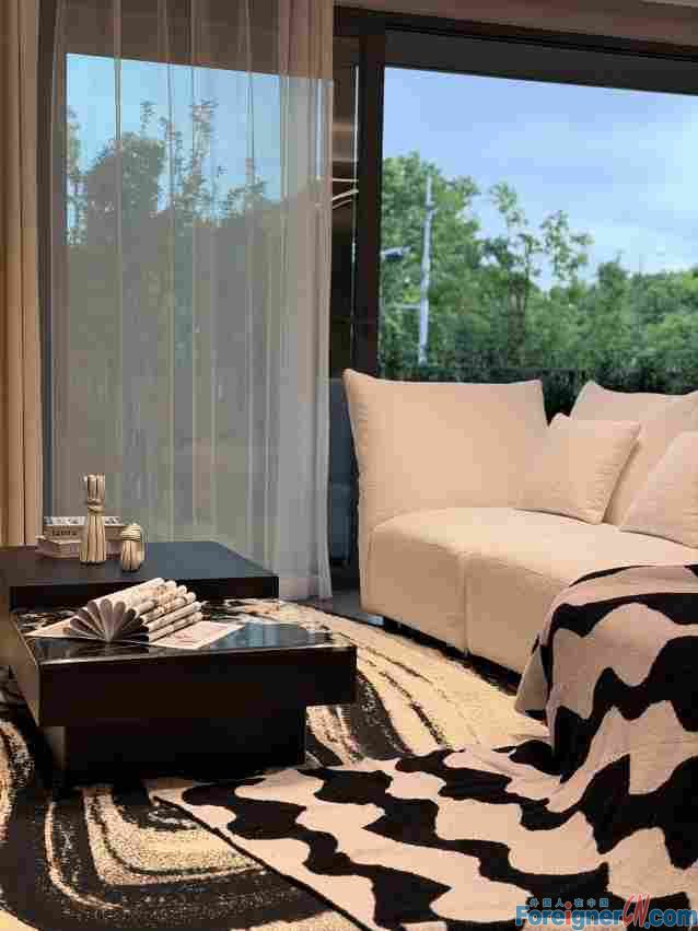 Luxurious!! Modern apartment rent in Suzhou!!/big garden houseWuZhong district / 4 rooms/ pets Friendly/Property rent in Suzhou/Floor heating and central AC/high quality furniture /close to Wanda Plaza ans Shihu scenic spot