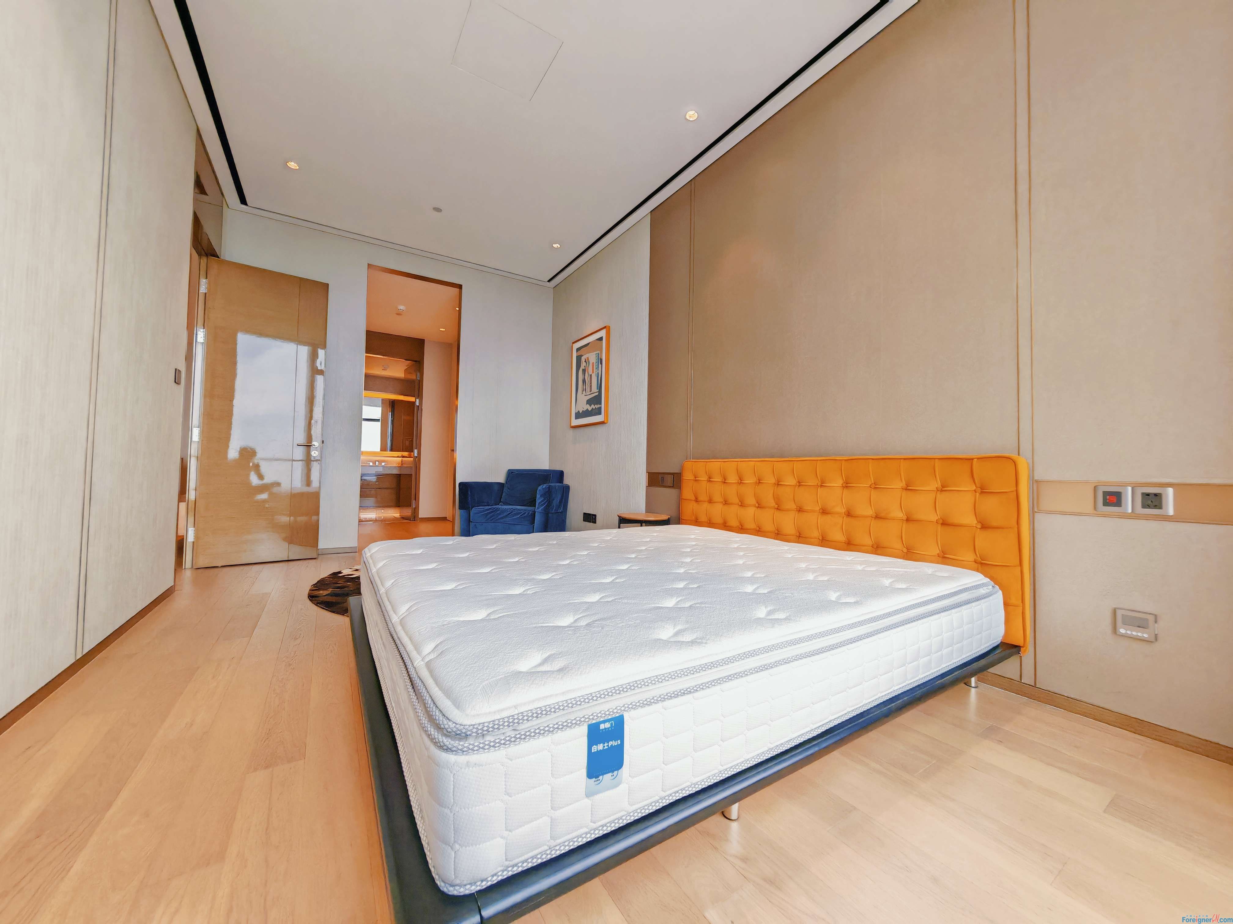 Suzhou Landmark!! IFS Apartment rent in Suzhou /flats for lease in suzhou /Flats rent timesquare SIP Suzhou/Modern apartment rent in CBD /Suzhou/move in ready /Central AC /Floor heating/kitchen with built-in oven/Close to Times Square/ICC mall/Metro 